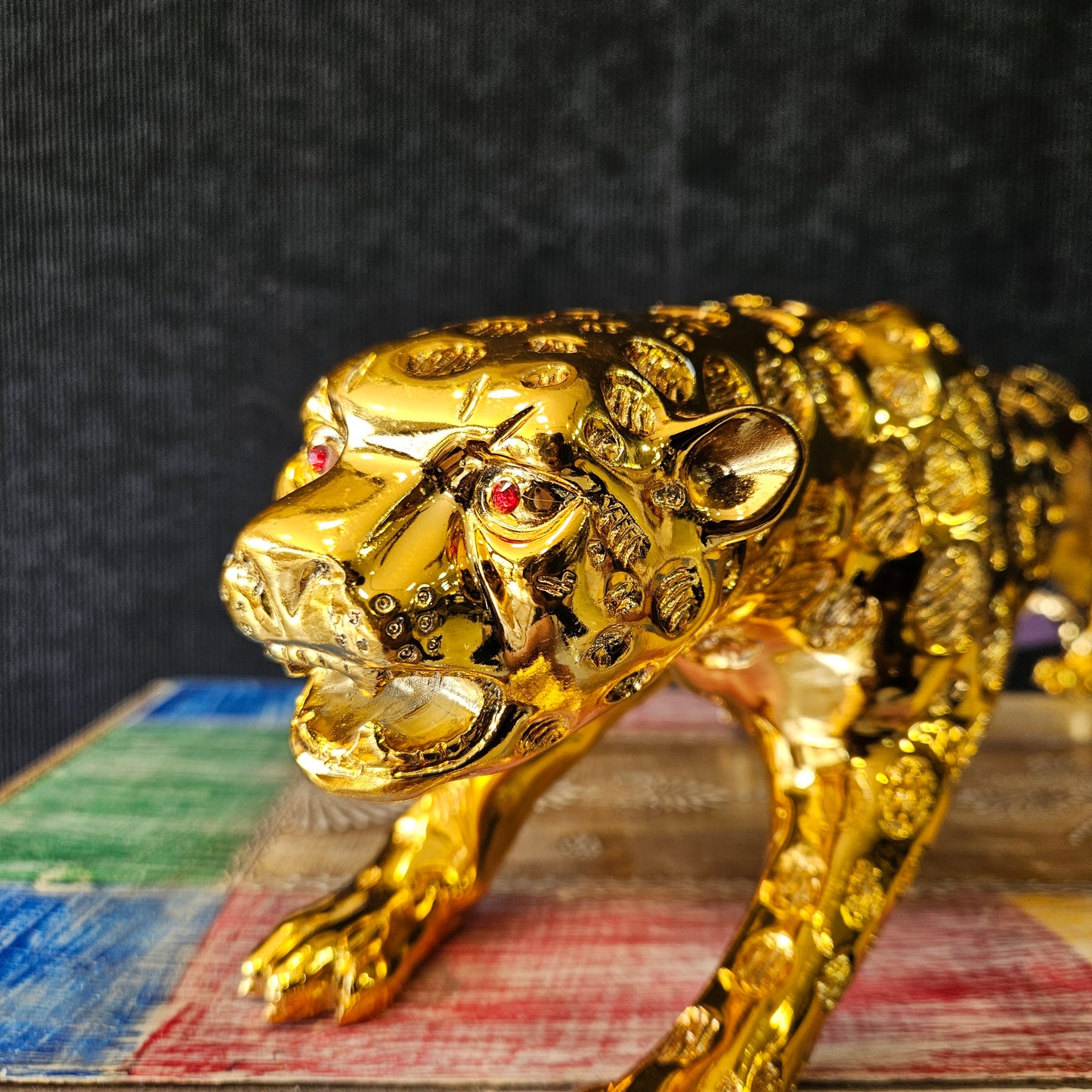 Leopard Statue with elegant look Gold Animal Figurine for Home Decoration