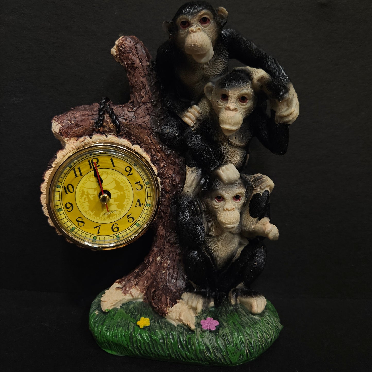 Three Wise Monkeys See Hear Speak No Evil Resin Figurines with Desktop Analog Clock Standard statue showpiece Figurine