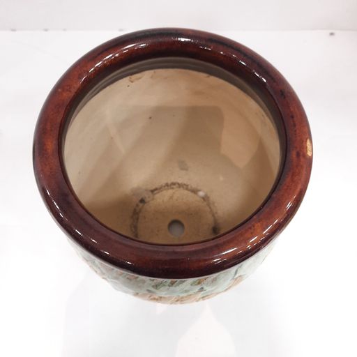 Ceramic pots