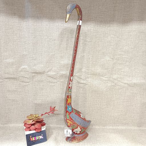 Brass swan showpiece