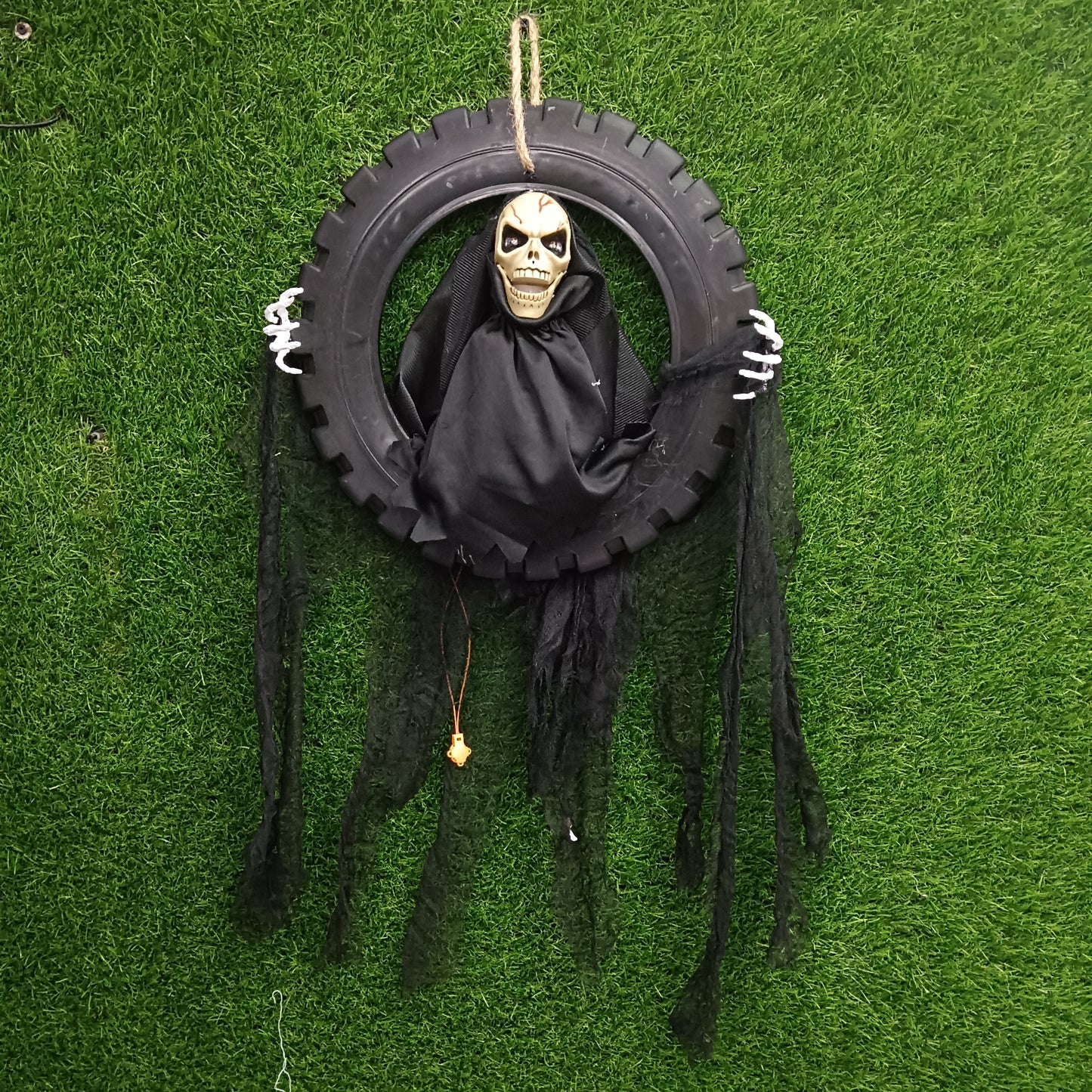 Tyre skeleton ghost doll helloween decor