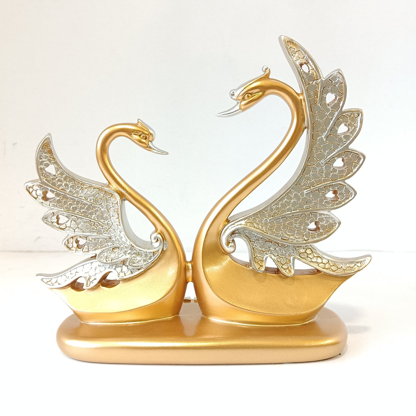 Couple swan gift