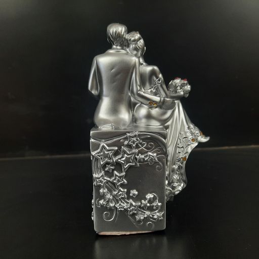 Couple showpiece