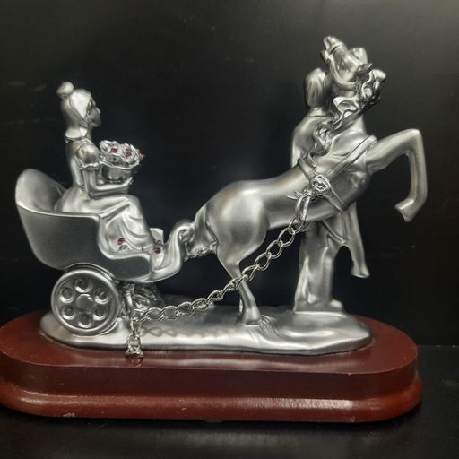 COUPLE showpiece