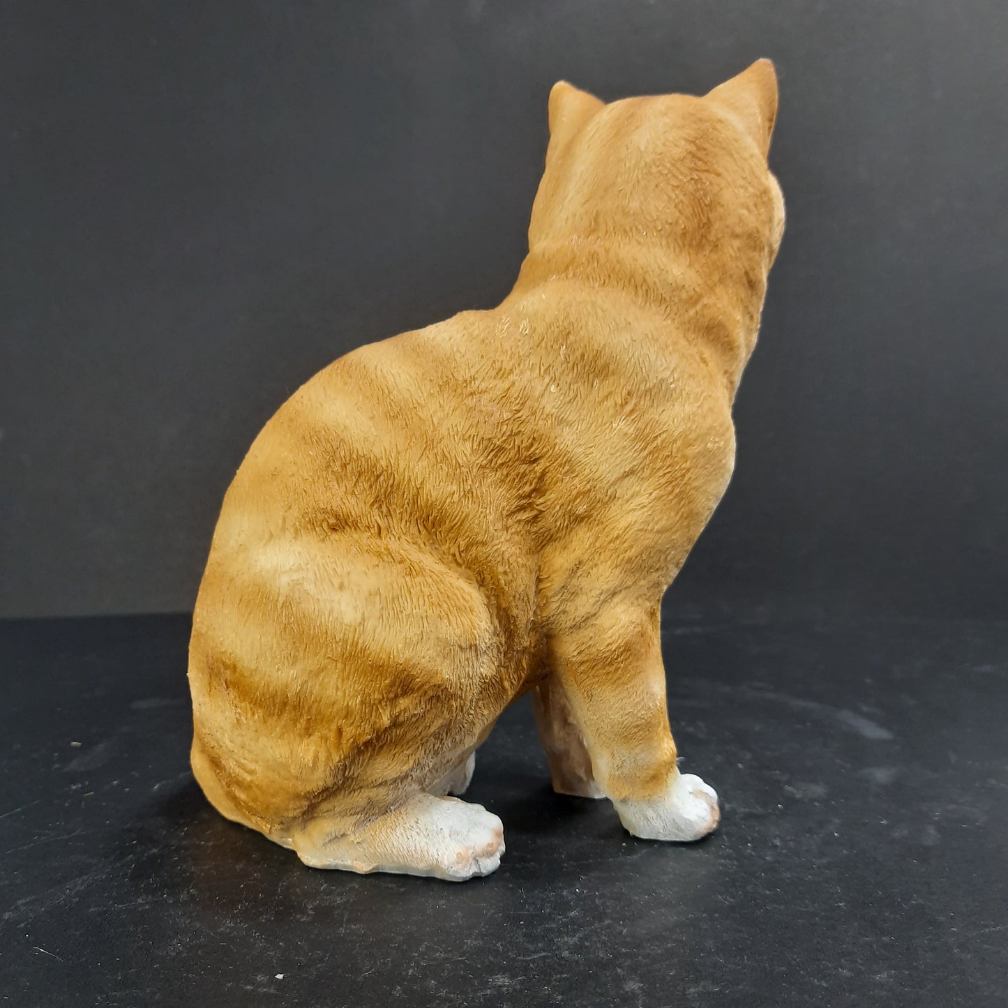 Realistic looking cat showpiece