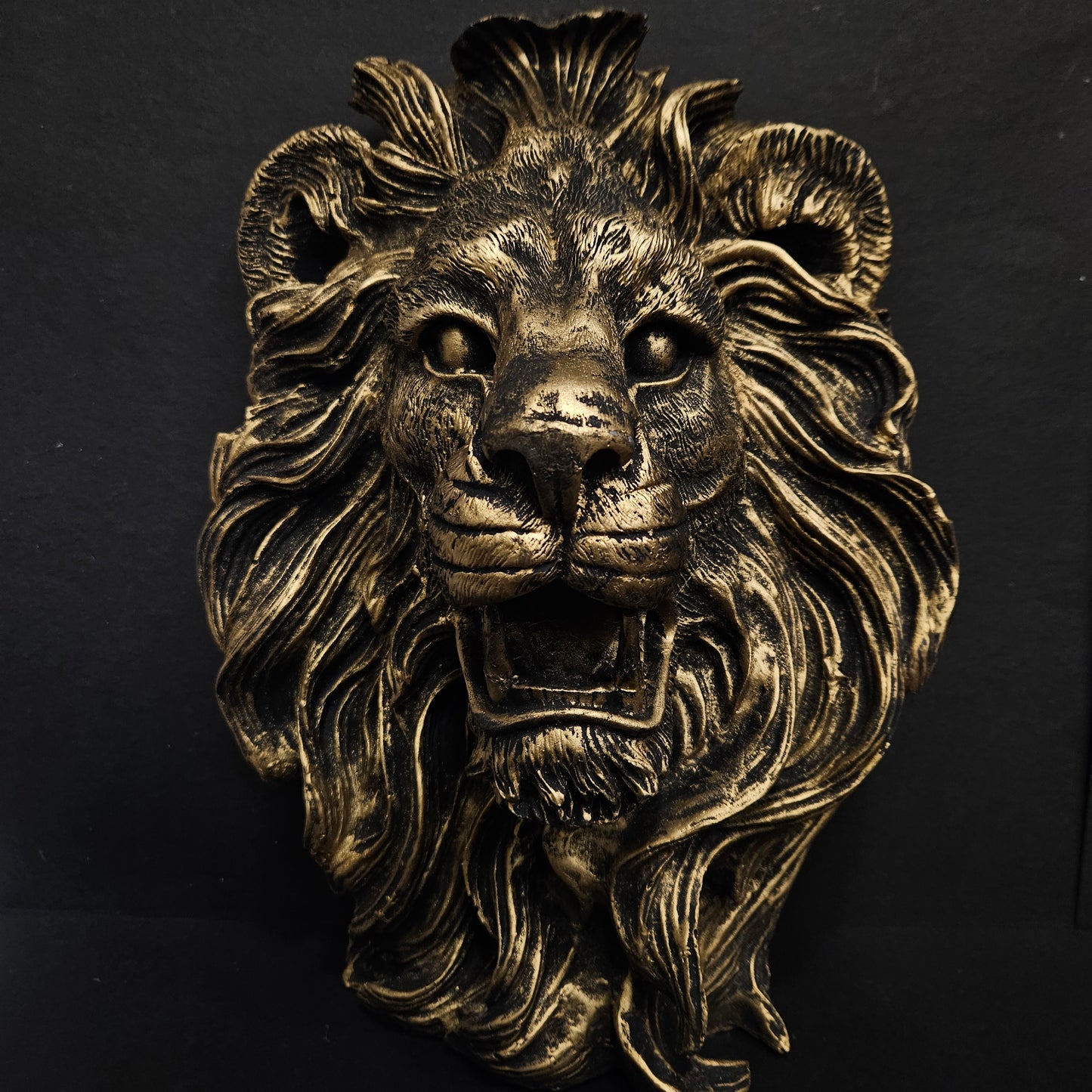 Handicrafts Lion Animal Wall Decorative Showpiece Hanging Sculpture for Home Decoration