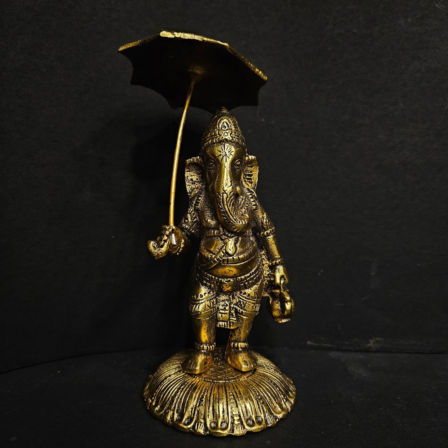 Um Ganesh K261