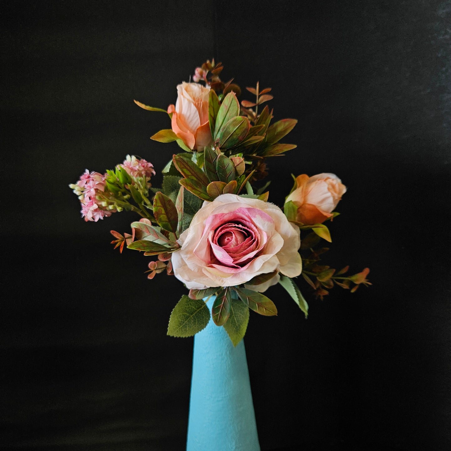 Artificial banquet rose floweral bunch to bring attractive & elegant look to your home