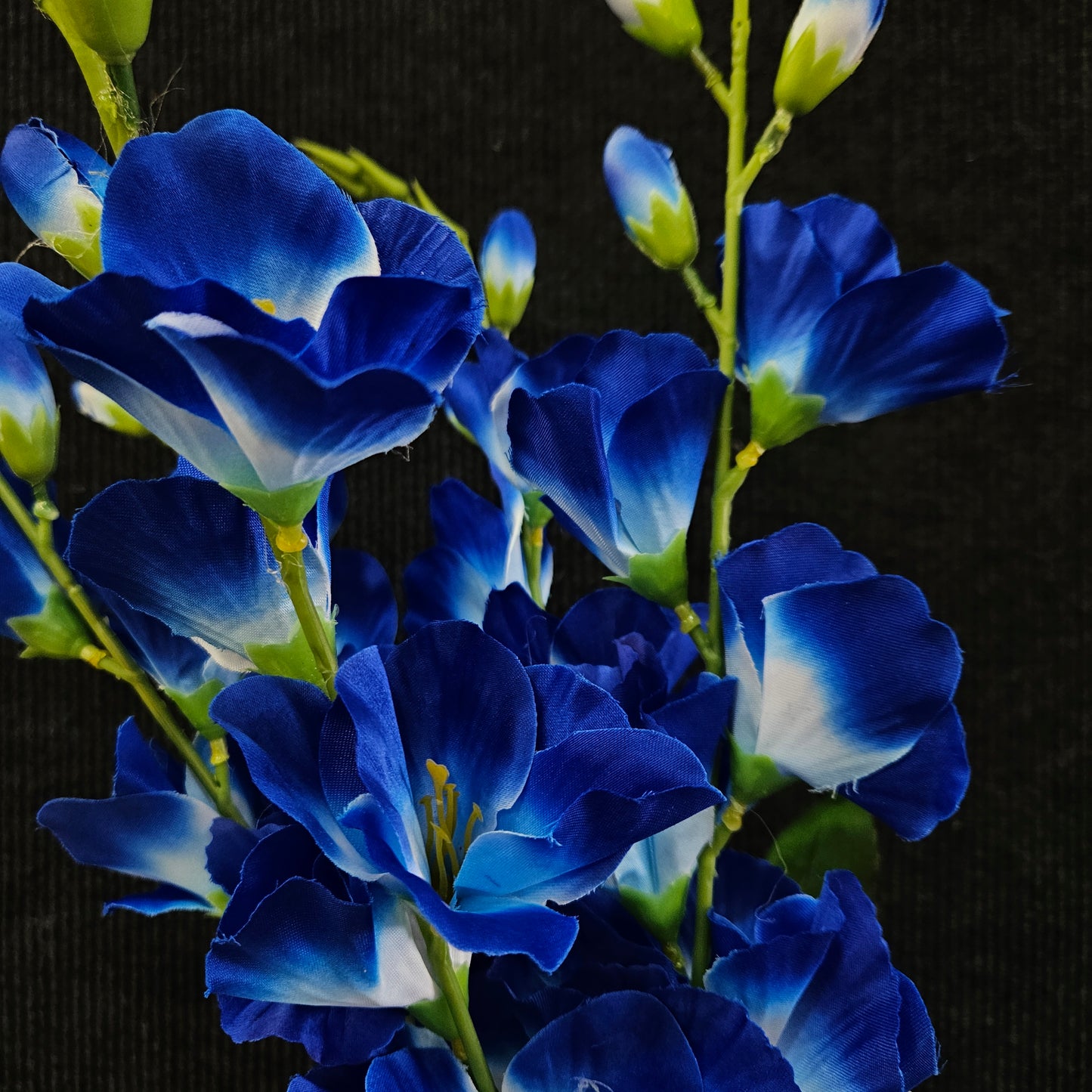 Artificial sword lilli floweral bunch to bring elegant look to your home & Office