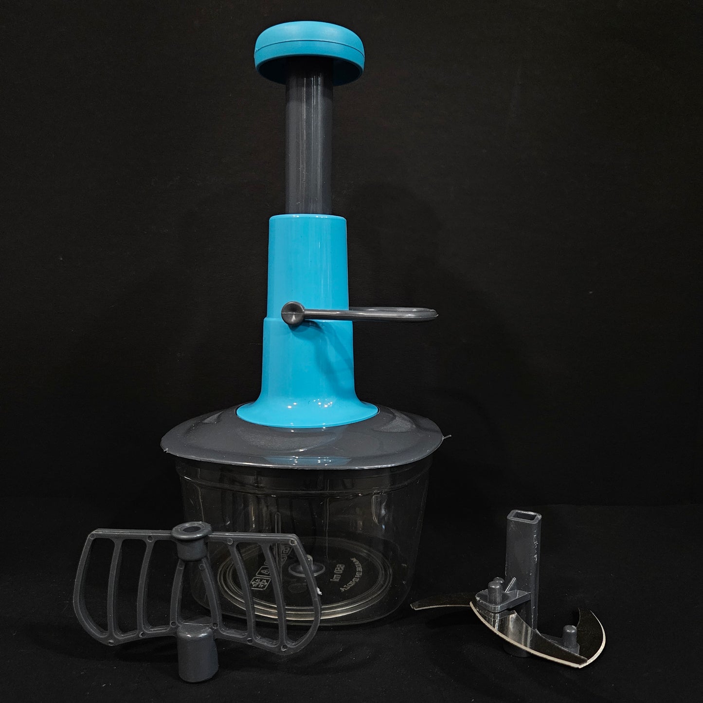 Hetal plastic easy push Chopper made with extra sharp Stainless Steel 3 blades & Heavy plastic Material with 650ml 2 in 1 unbreakable transparent container