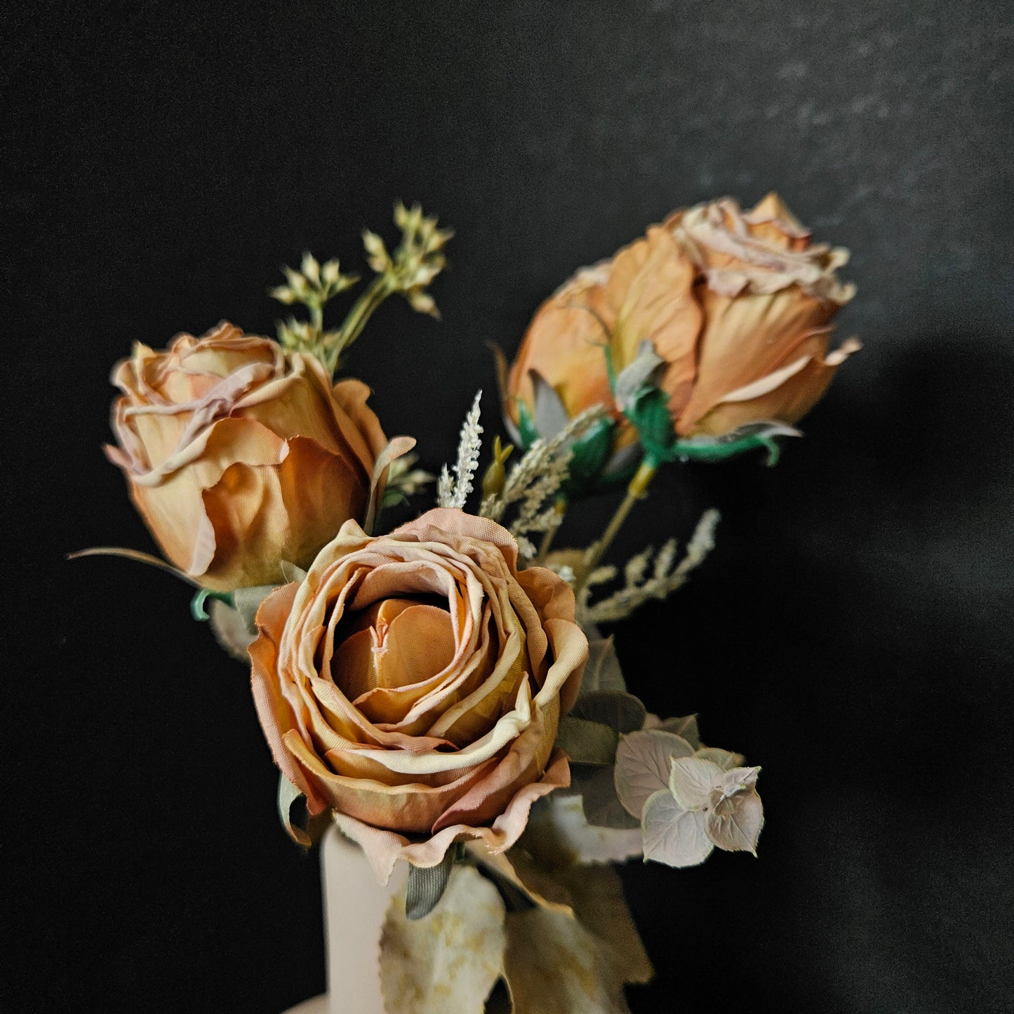 Artificial Dried Finish Rose Floweral Bunch to bring elegant look to your office & home
