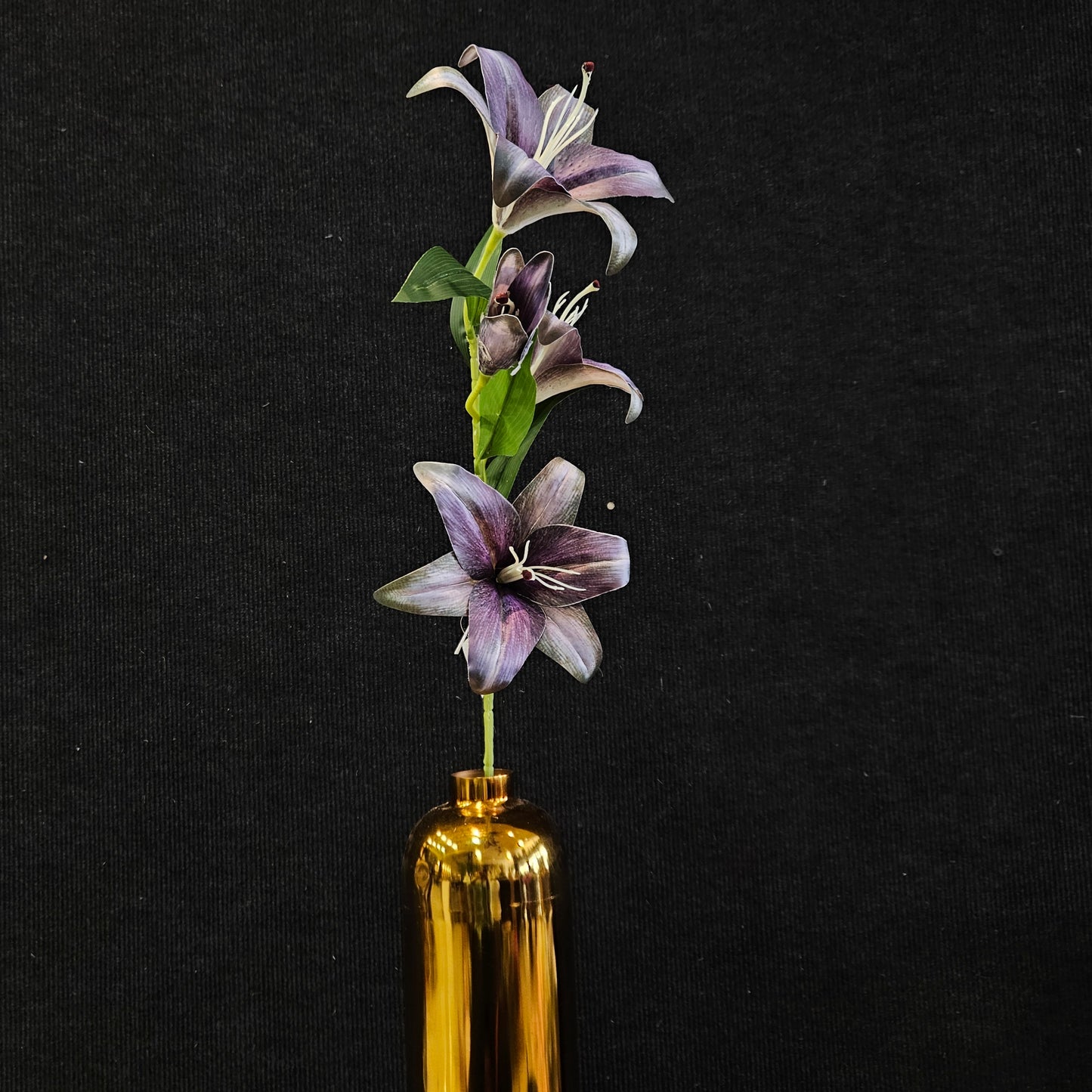 Artificial lilles to bring attractive elegant look to your Home,Garden & Office
