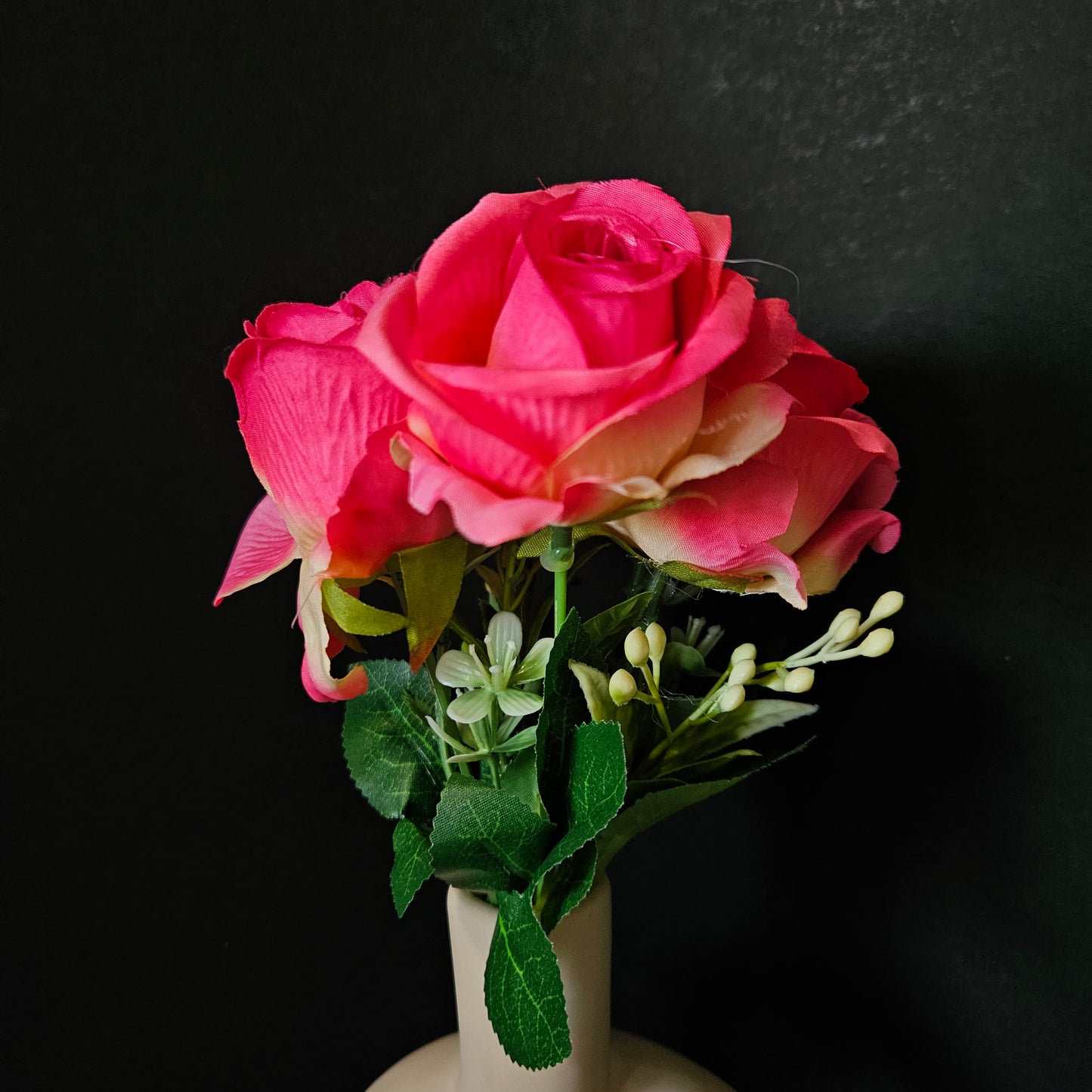 Artificial banquet rose Floweral bunch to bring attractive & romantic look to your home and living area