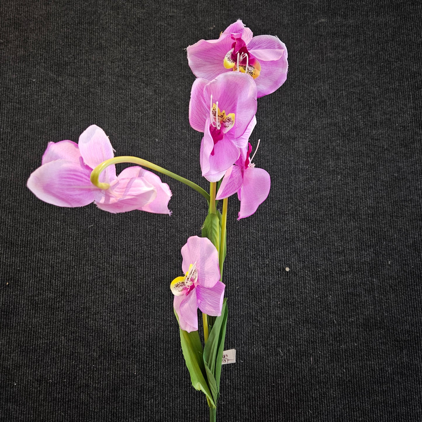 Artificial banquet Lily floweral stick to bring attractive elegant look to your home & Office