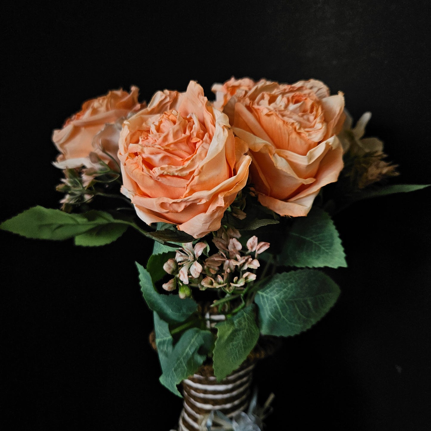 Artificial banquet Garden roses floweral bunch to give elgent look to your home & Office