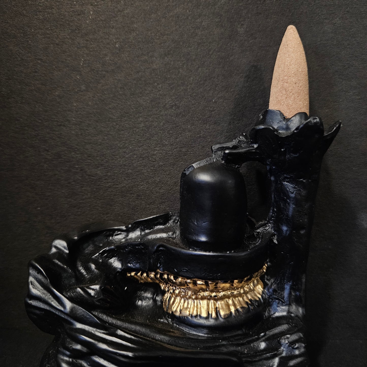 Sacred Backflow Incense Cones and Holder Smoke Fountain Shivling Spiritual Home Decor & Meditation Showpiece