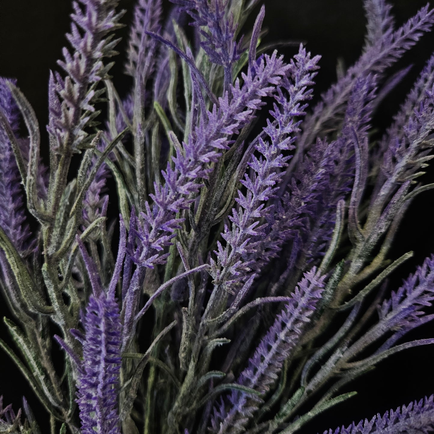 Artificial banquet lavender stem bunch to bring attractive elegant look to your home & Office