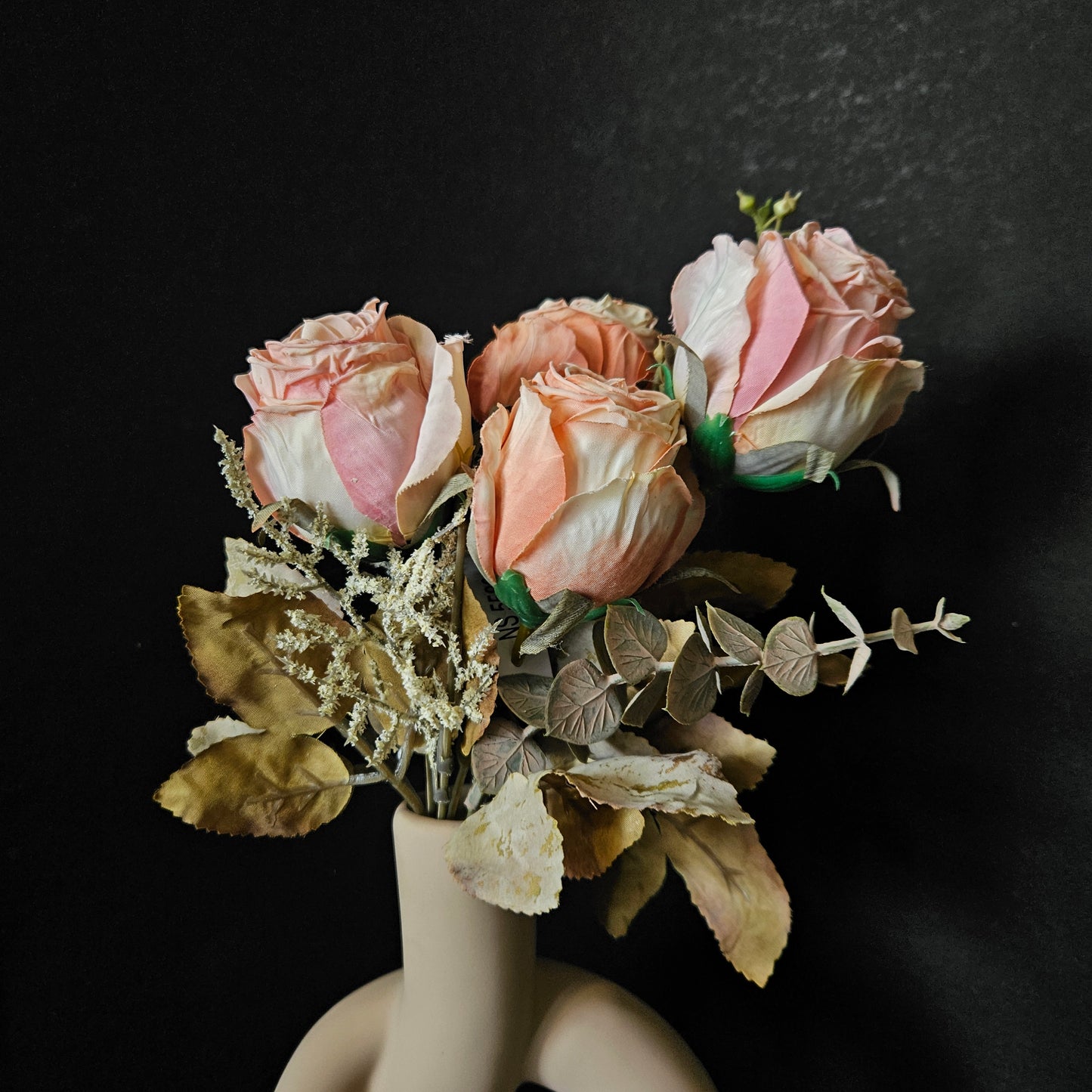 Artificial Dried Finish Rose Floweral Bunch to bring elegant look to your office & home