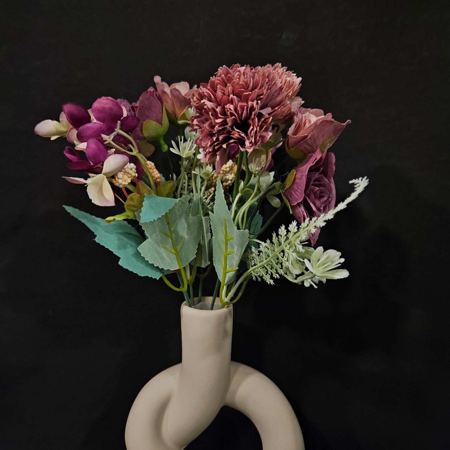 Artificial banquet rose Floweral bunch to give elgent look to your home & Garden