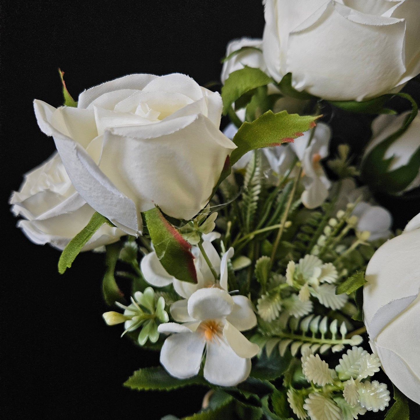 Artificial banquet rose Floweral bunch to bring elegant look to your home & Office