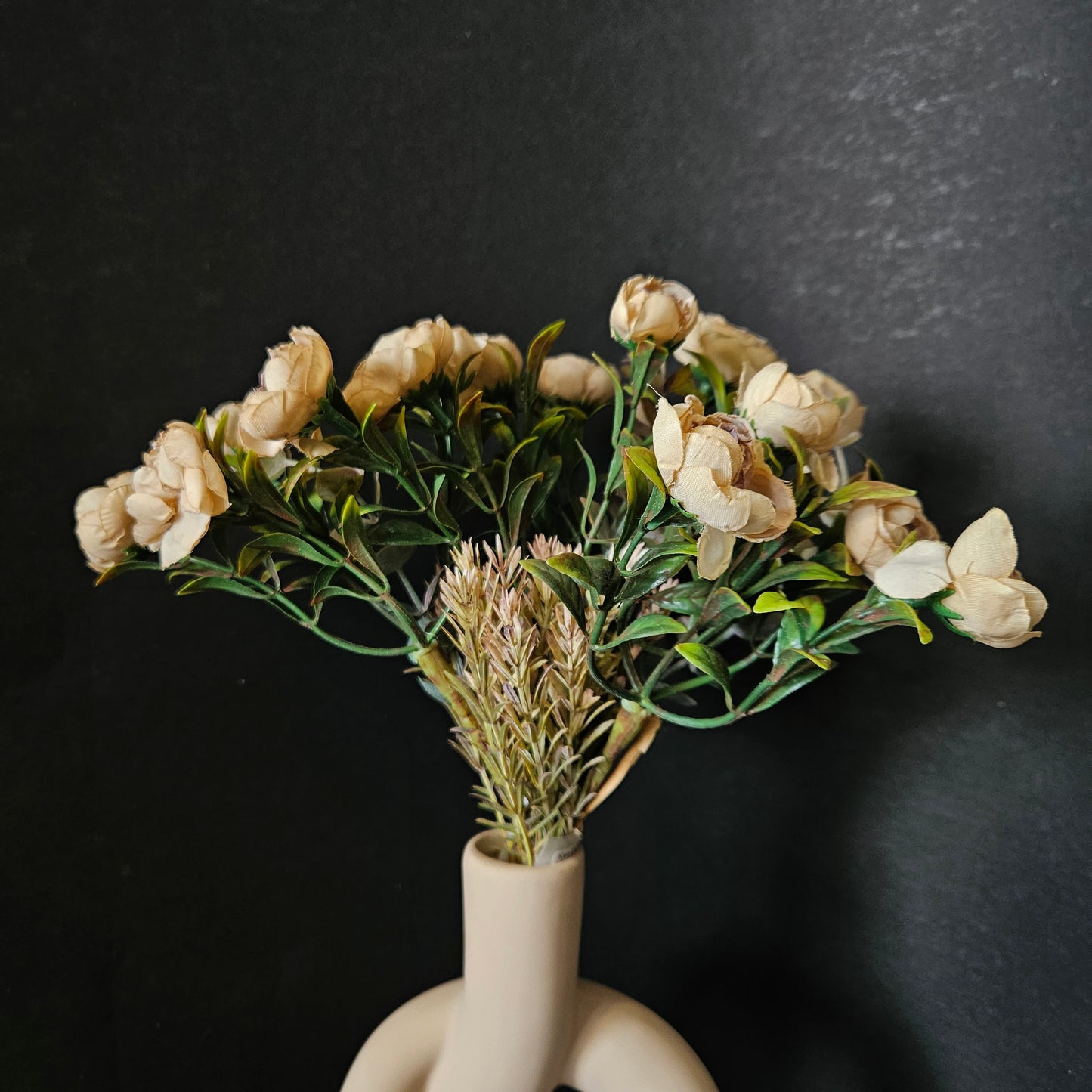 Garden roses artificial banquet floweral bunch to bring elegant look to your home