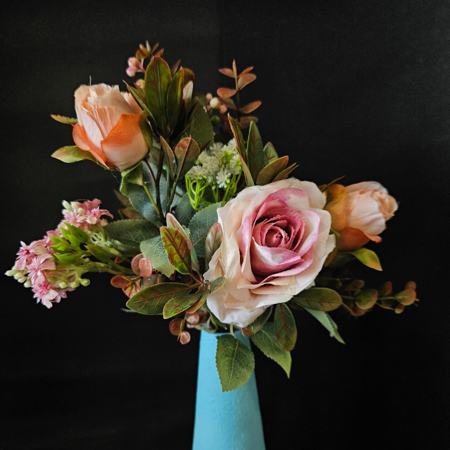 Artificial banquet rose floweral bunch to bring attractive & elegant look to your home