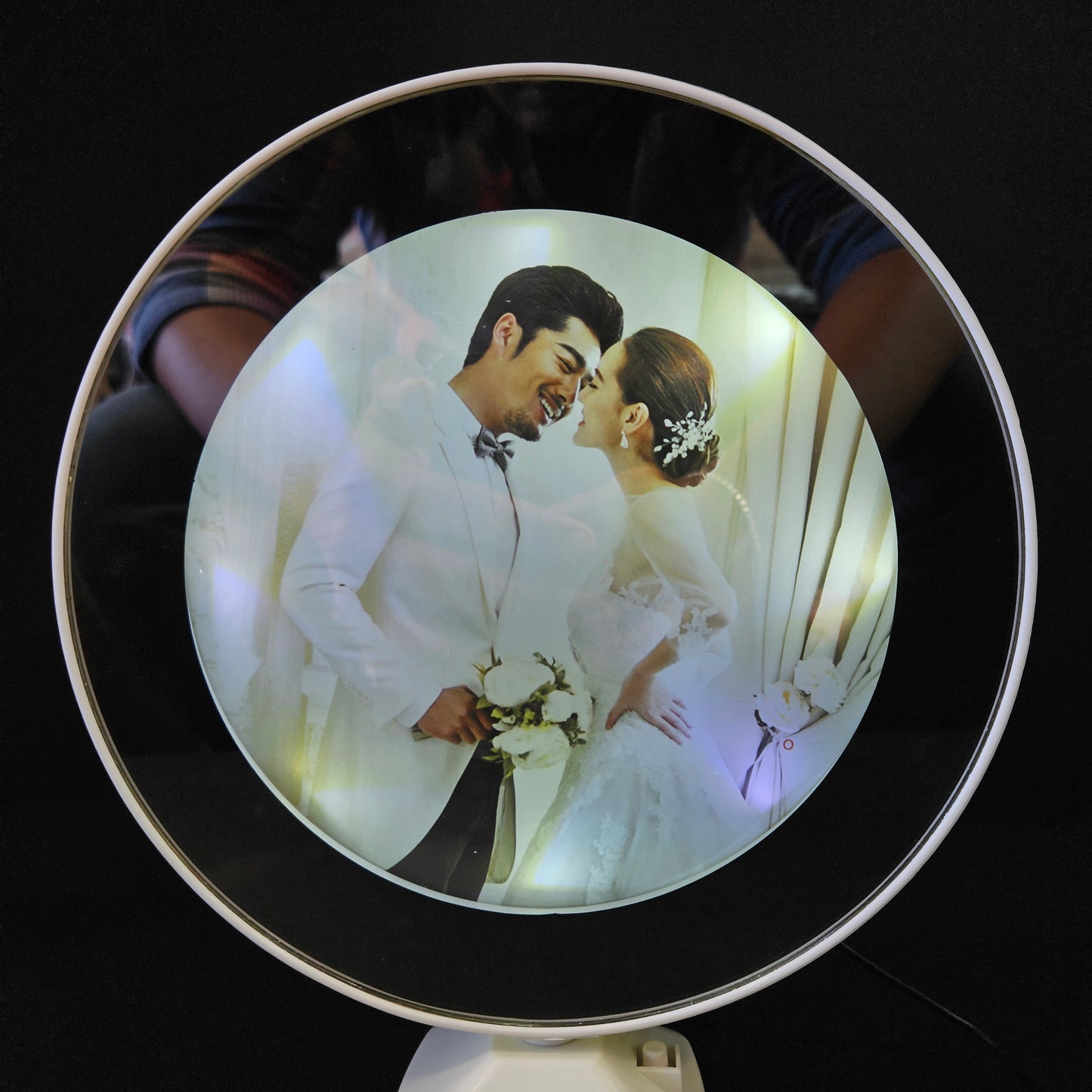 White circular Shaped Photo Frame with Button Operated for gifting purpose/couple gifting