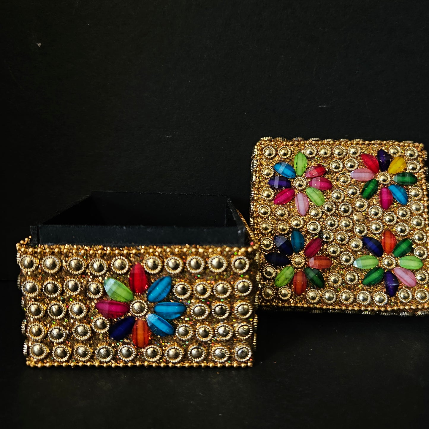 Sindoor Dibbi Kumkum Box, Sindoor Dani Fancy Sindoor Dibbi Earrings Moti Box, Ideal for Gifting