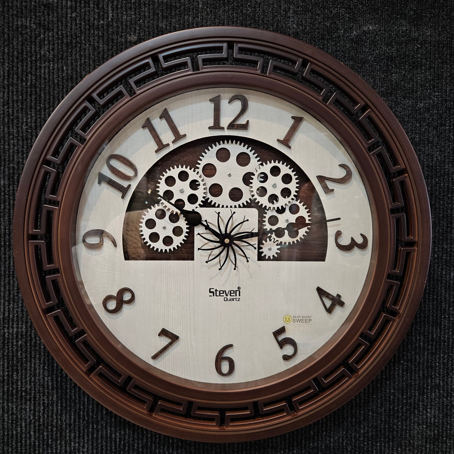Steven Quartz Vintage Analog Gear Clock with Attractive Design