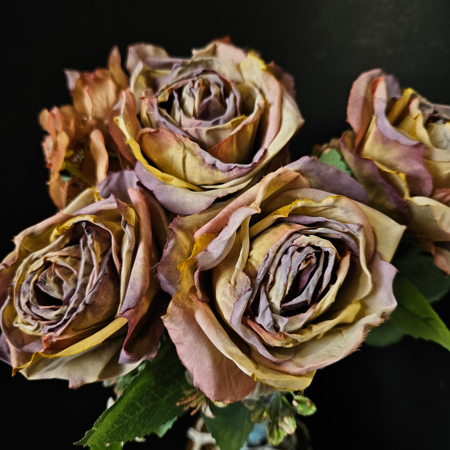 Artificial banquet Garden roses floweral bunch to give elgent look to your home & Office