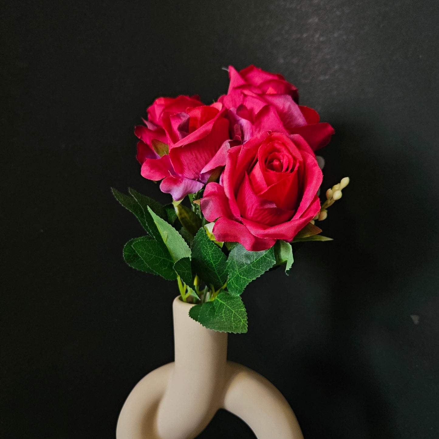 Artificial banquet rose Floweral bunch to bring attractive & romantic look to your home and living area
