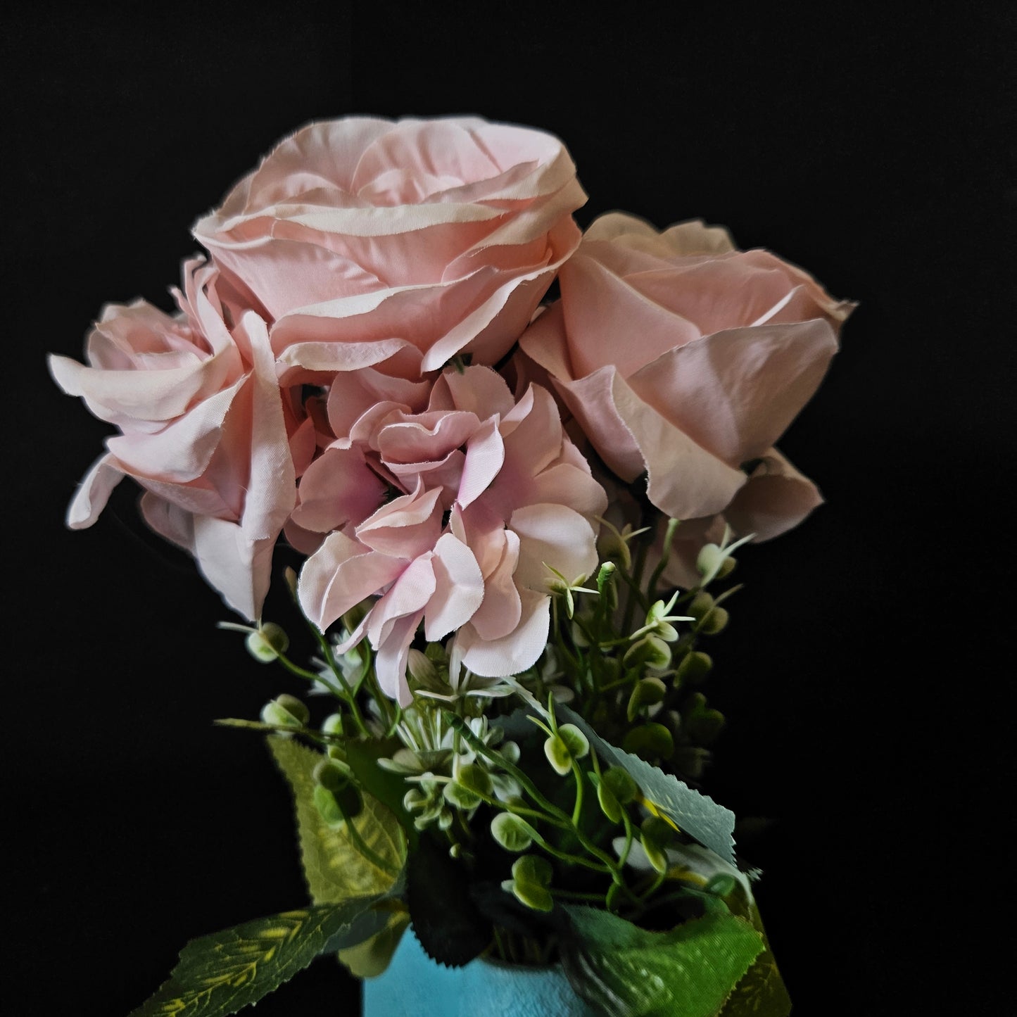 Artificial banquet rose Flower bunches to bring elegant look to your home,Garden & Office