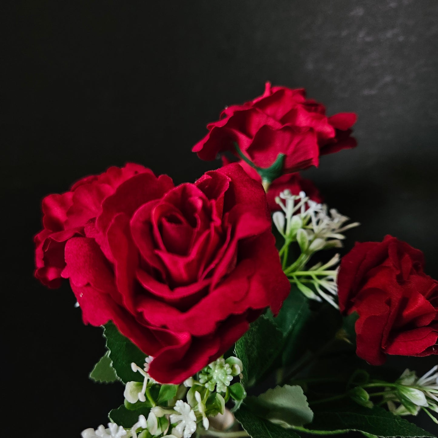 Artificial banquet red rose Floweral bunch for to bring elegant look to your Home & Office