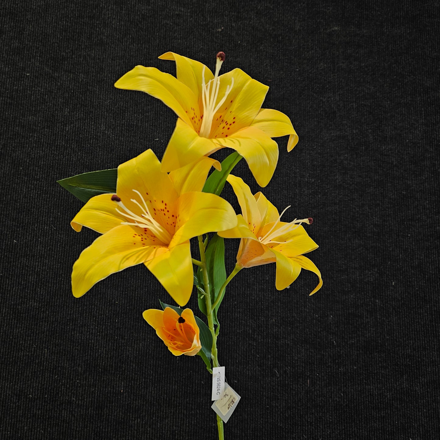 Artificial lilles to bring attractive elegant look to your Home,Garden & Office