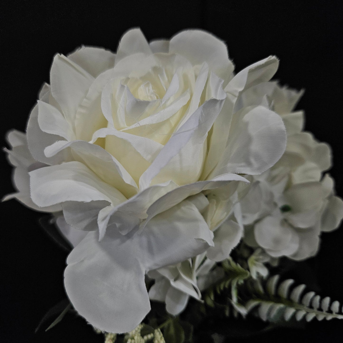 Artificial banquet rose Flowral bunch to bring elegant look to your home & Office