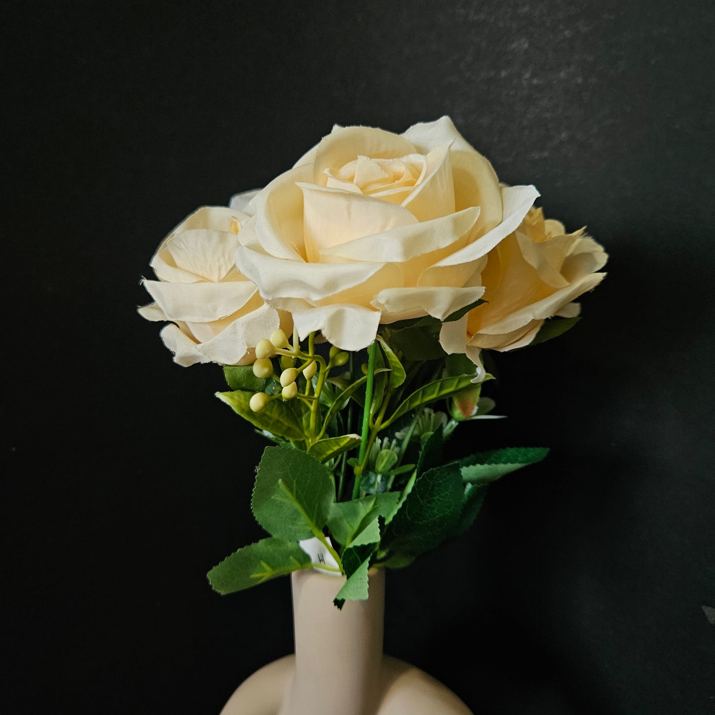 Artificial banquet rose Floweral bunch to bring attractive & romantic look to your home and living area