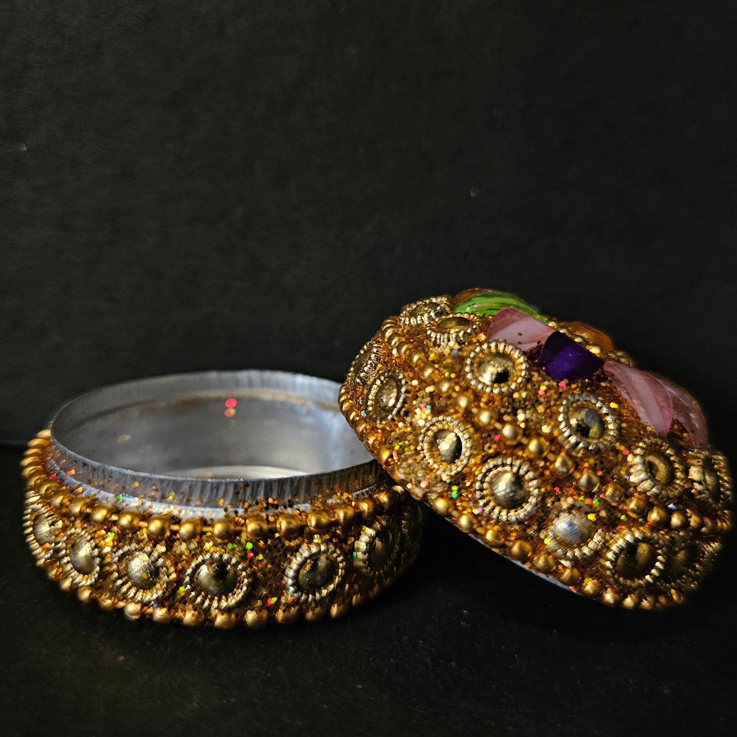 Gold Moti Sindoor Dibbi Kumkum Box, Sindoor Dani Fancy Sindoor Dibbi Earrings Moti Box, Ideal for Gifting & Decoration