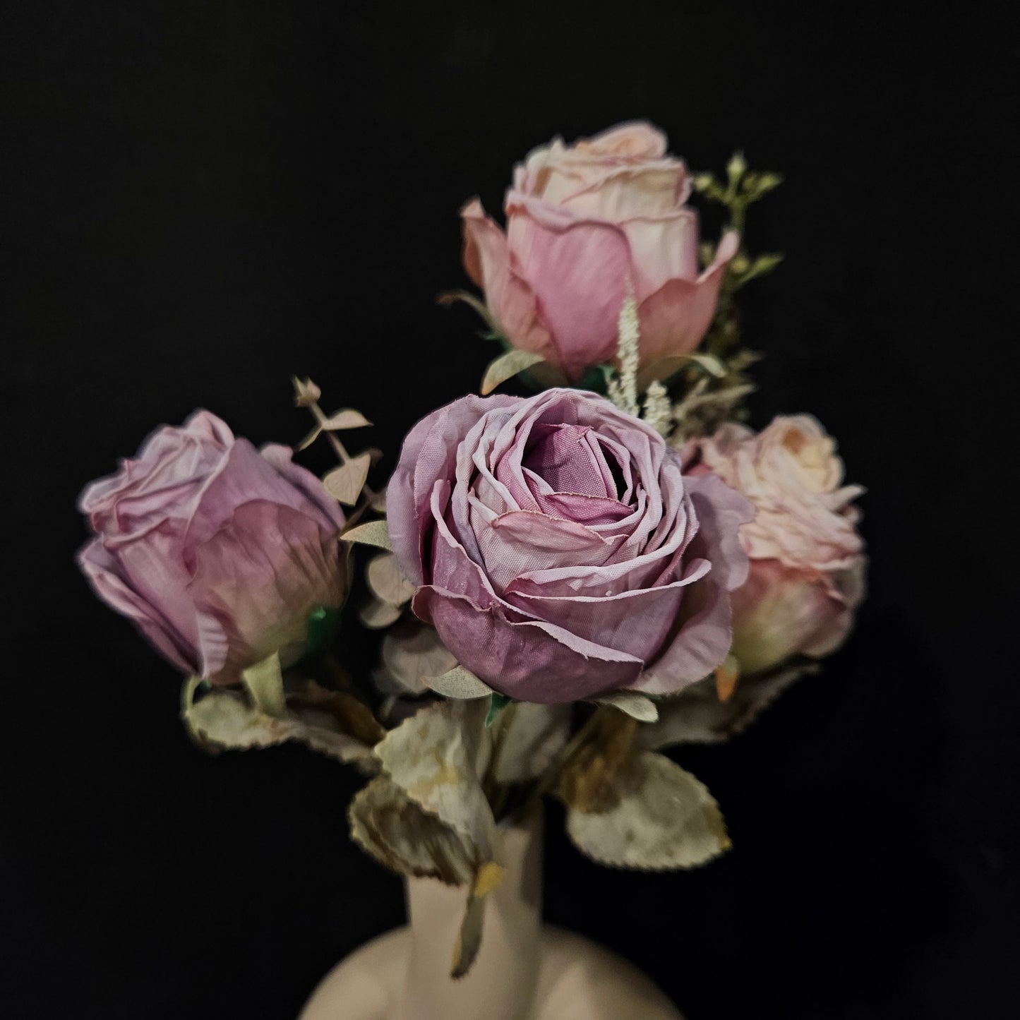 Artificial banquet rose Floweral bunch to give elgent look to your home,Garden & Office