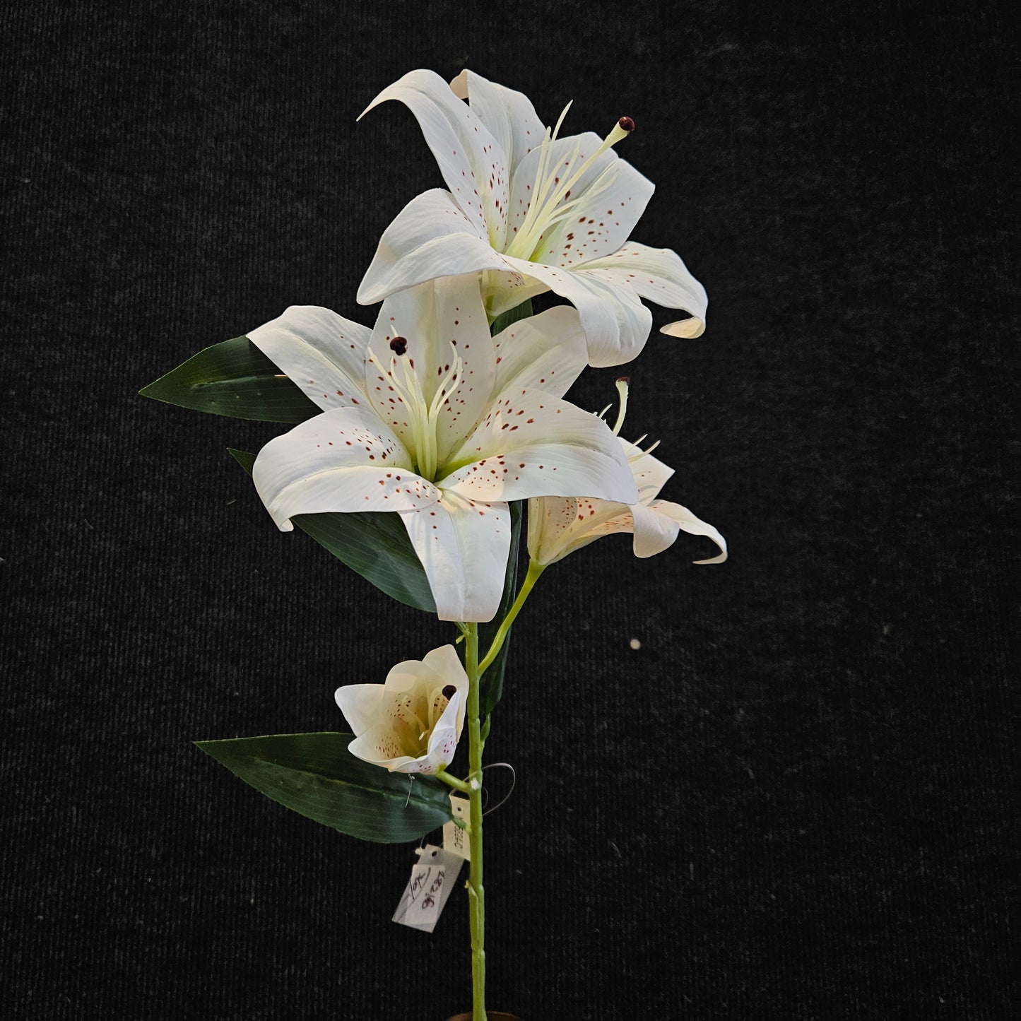 Artificial lilles to bring attractive elegant look to your Home,Garden & Office