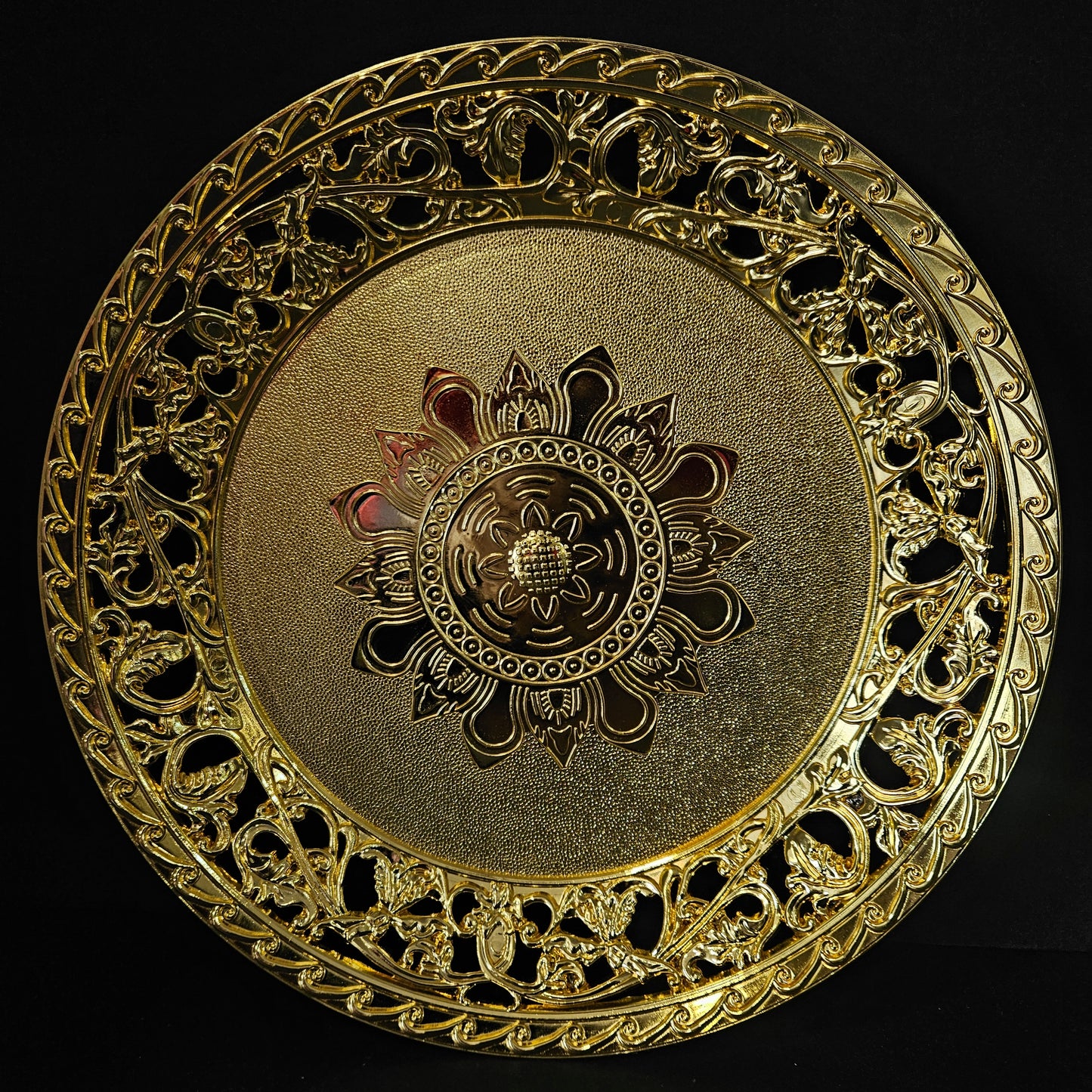 Gold coloured circular Antique Designer Hand Etched Decorative Tray Centerpiece Serving Plate for Home Dcor Tableware Decoration