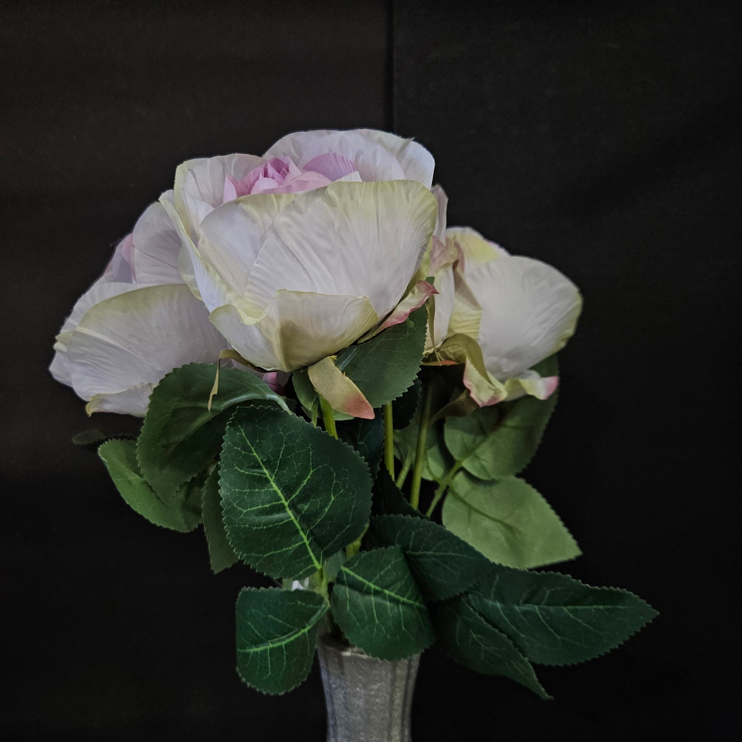Artificial rose Floweral banquet bunch to give elgent look to your home & Office
