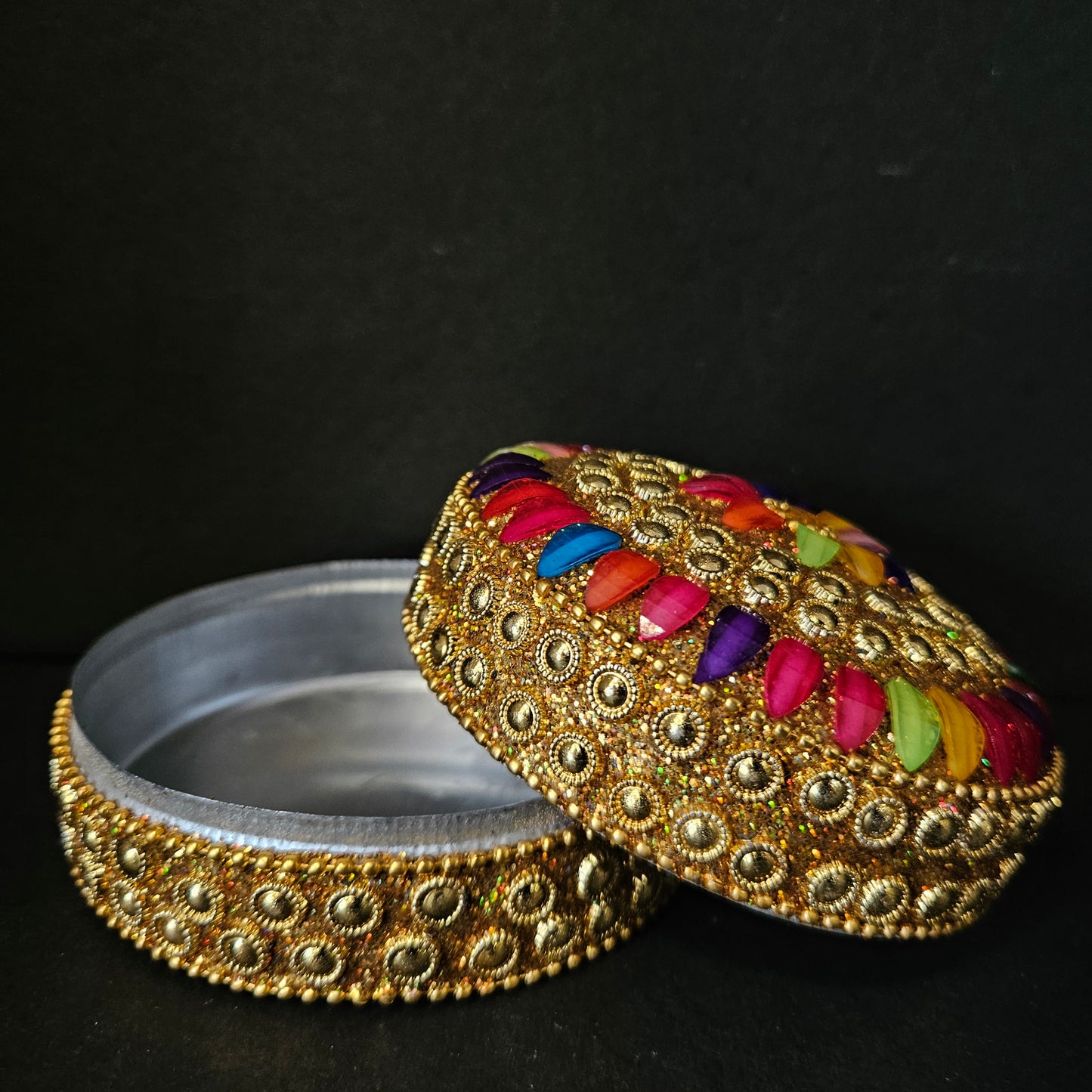 Gold Moti Sindoor Dibbi Kumkum Box, Sindoor Dani Fancy Sindoor Dibbi Earrings Moti Box, Ideal for Gifting & Decoration