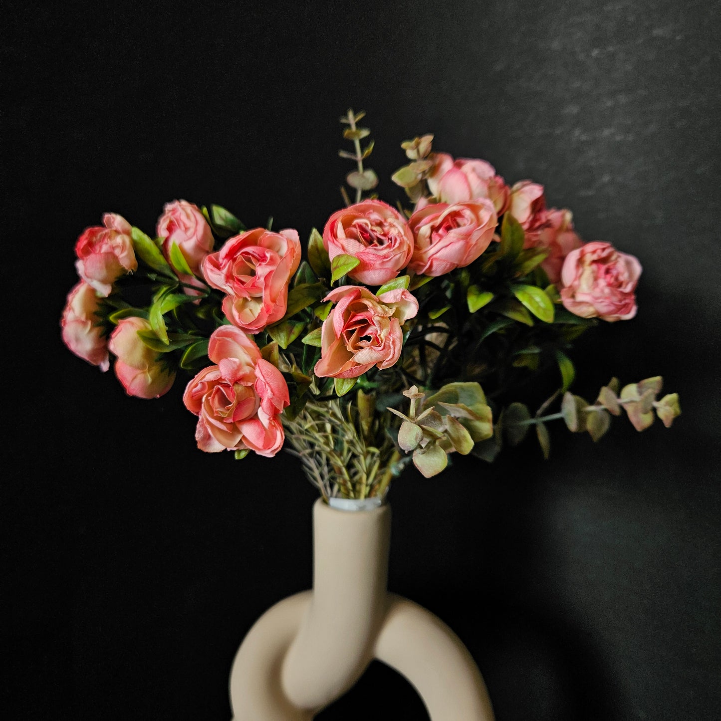 Garden roses artificial banquet floweral bunch to bring elegant look to your home