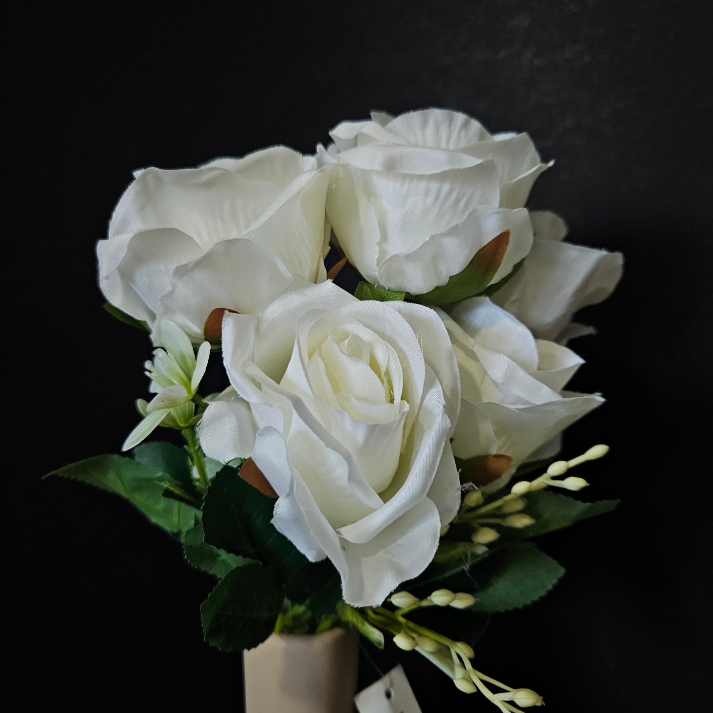 Artificial banquet rose Floweral bunch to bring attractive & romantic look to your home and living area