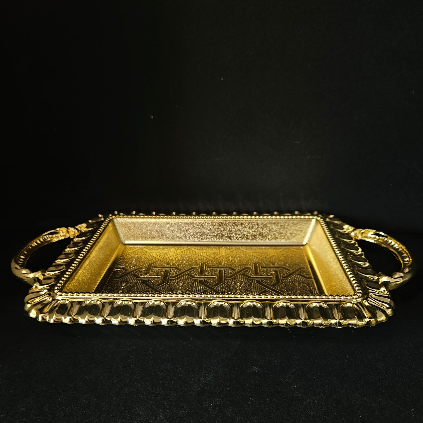 Gold coloured Rectangular Antique Designer Hand Etched Decorative Tray Centerpiece Serving Plate for Home Dcor Tableware Flower Decoration