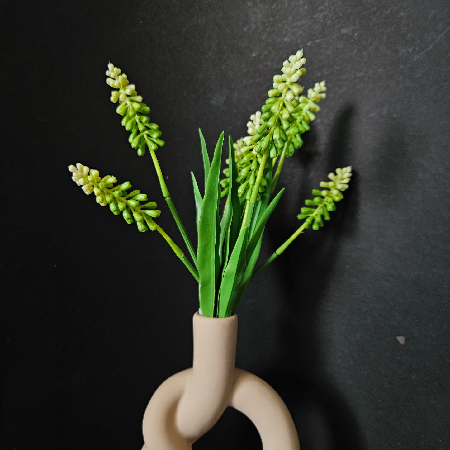 Common grape hyacinth artificial banquet floweral bunch to bring elegant look to your home & Office