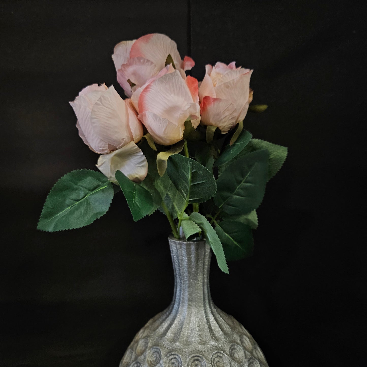 Artificial rose Floweral banquet bunch to give elgent look to your home & Office