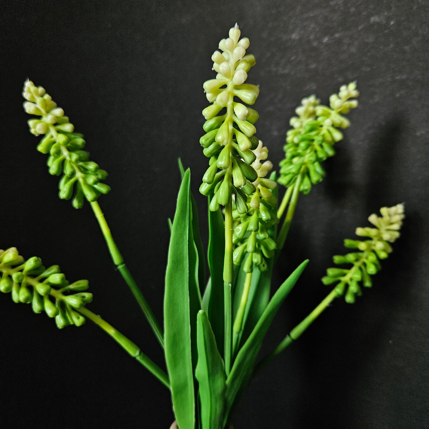 Common grape hyacinth artificial banquet floweral bunch to bring elegant look to your home & Office