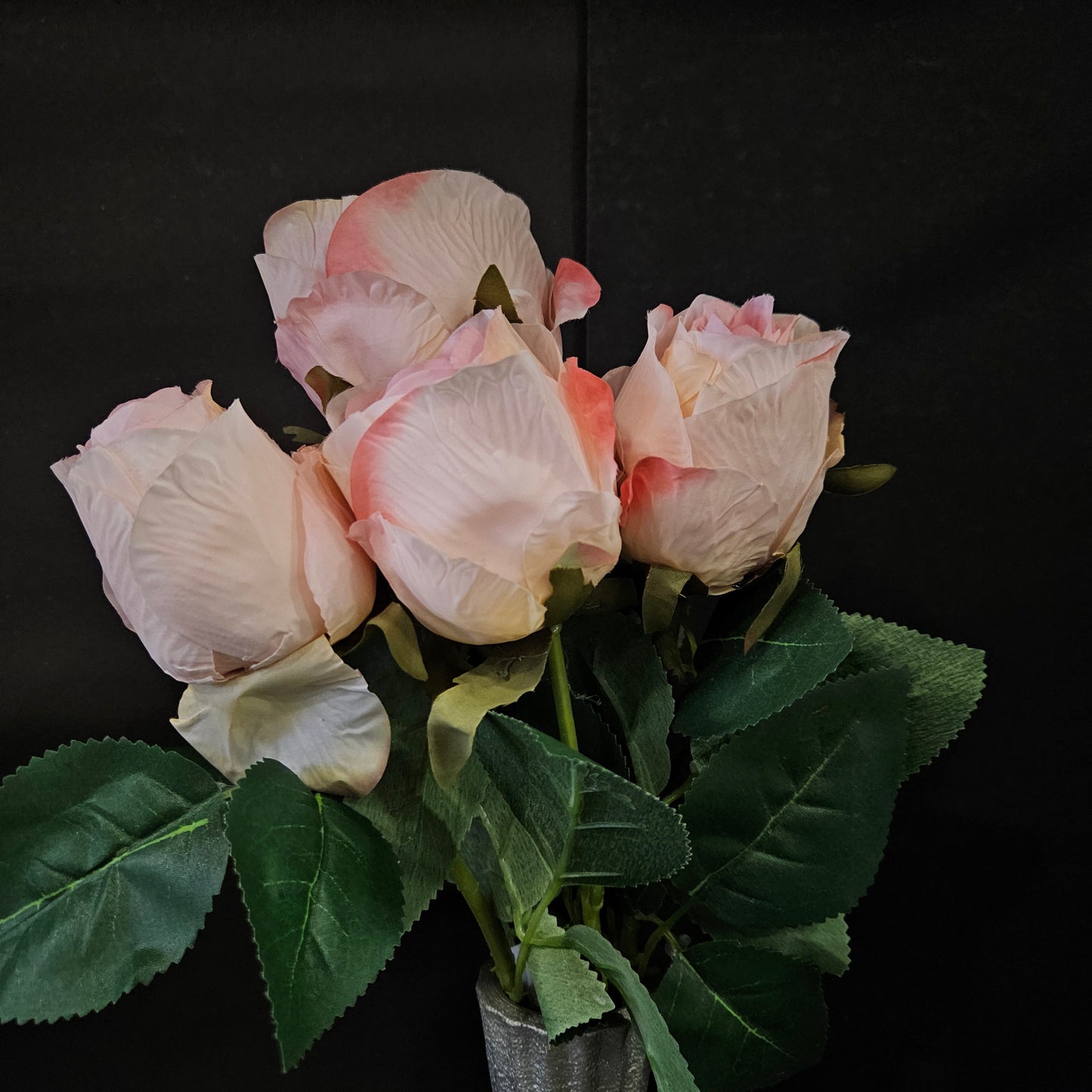 Artificial rose Floweral banquet bunch to give elgent look to your home & Office