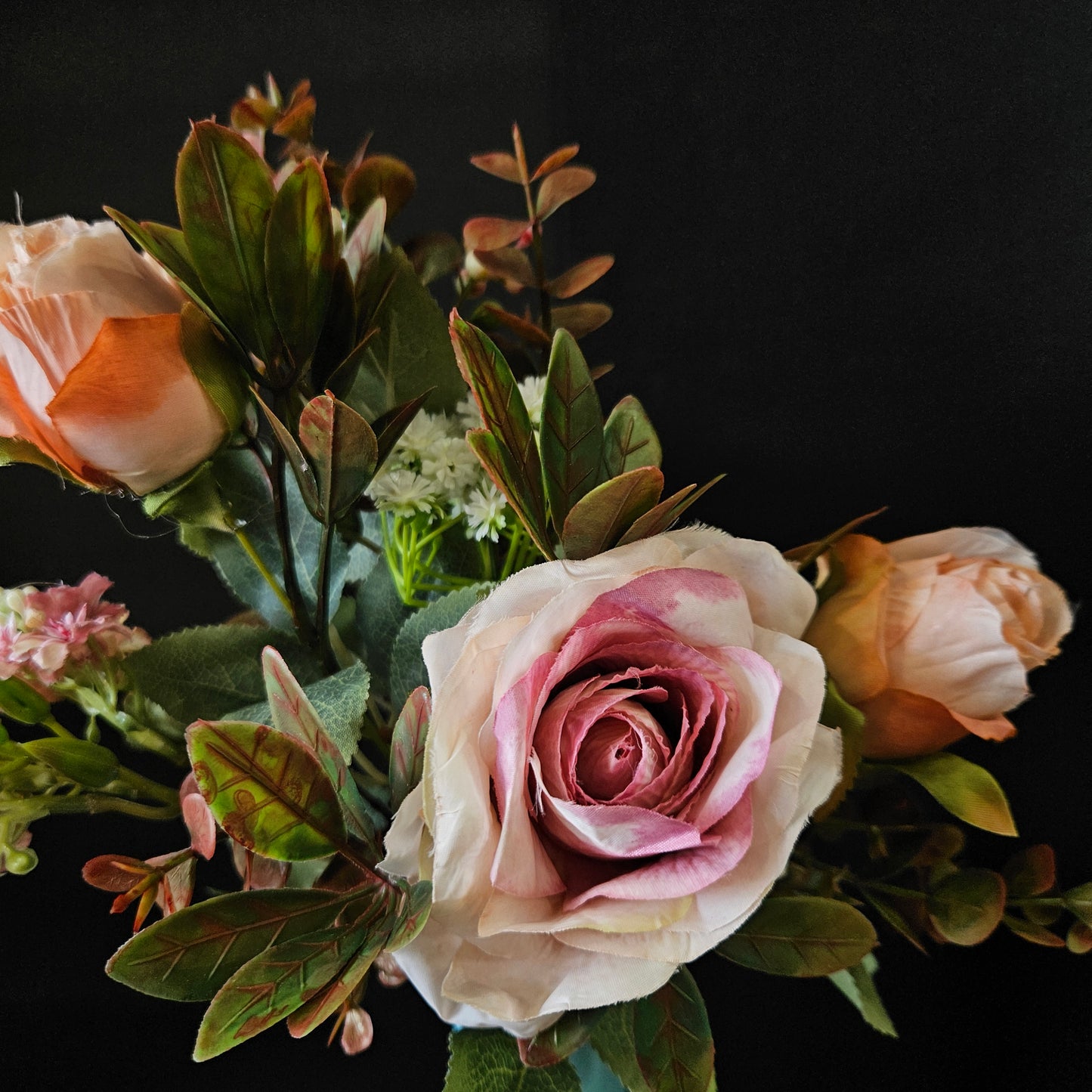 Artificial banquet rose floweral bunch to bring attractive & elegant look to your home